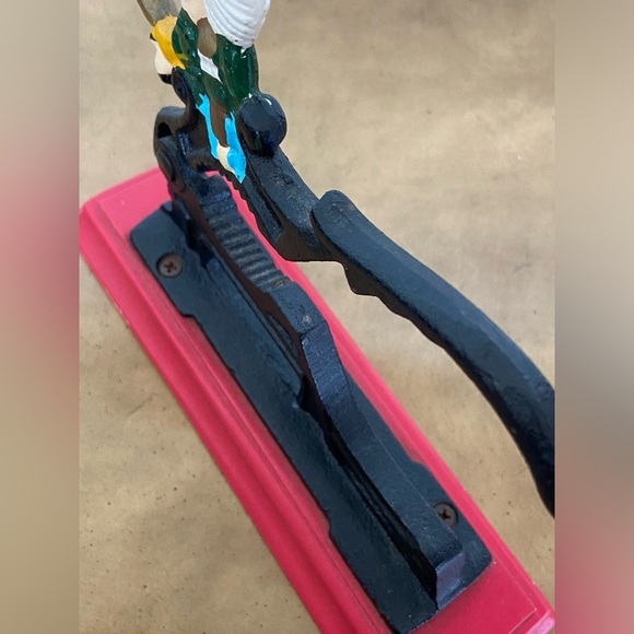 Vintage NUTCRACKER CAST IRON With Soldier Original Paint Nut Cracker - Picture 5 of 8